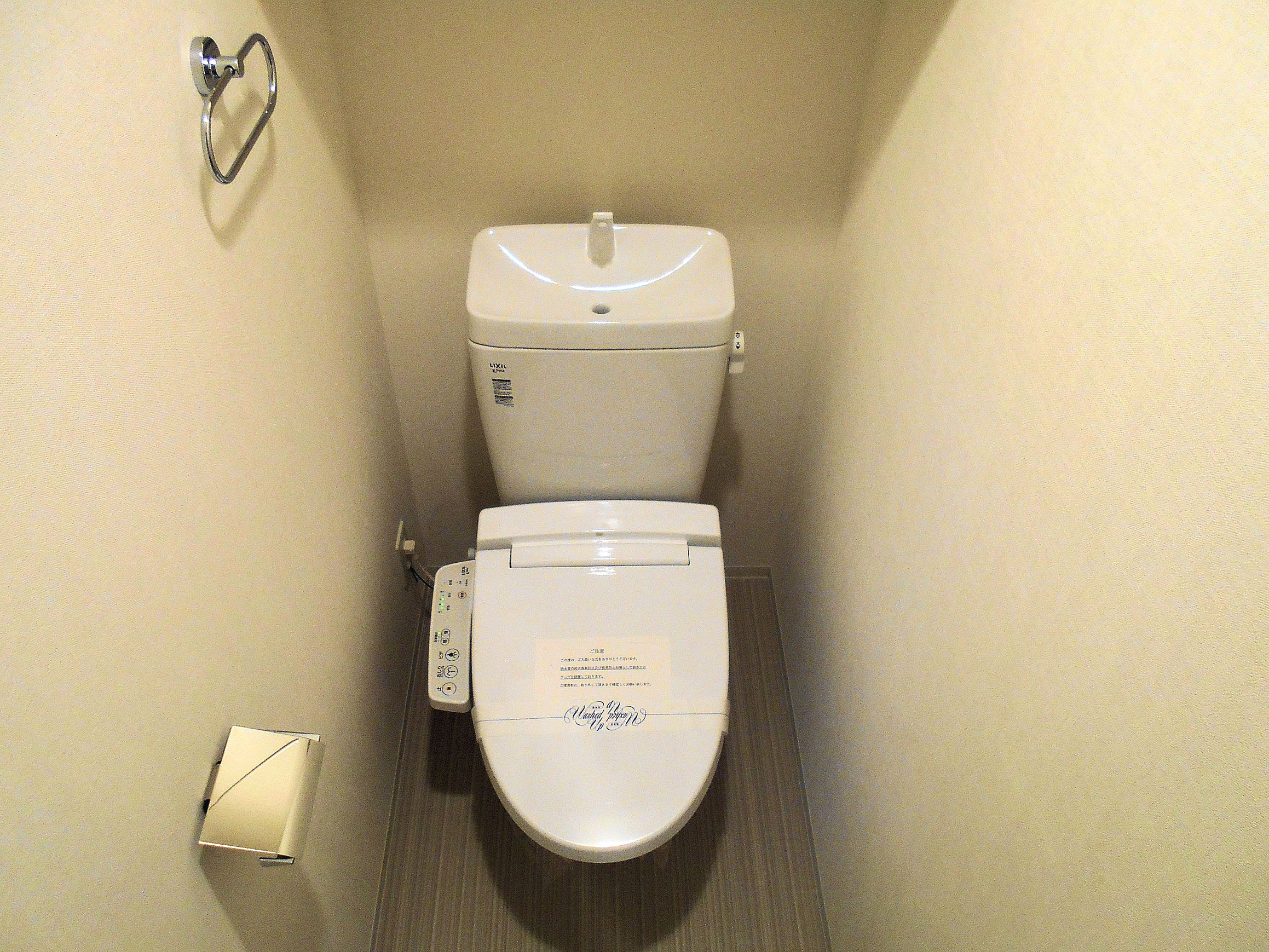 トイレ　WC、ウォシュレット付き