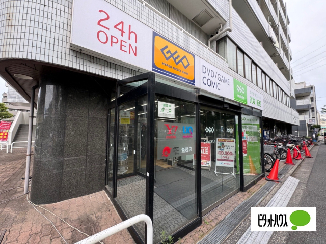 レンタルビデオ　ゲオ綾瀬店（レンタルビデオ）まで2210m