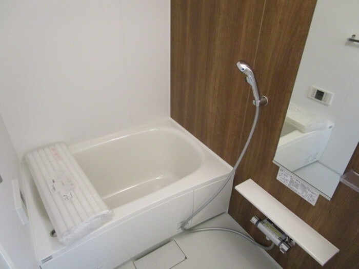 バス・シャワールーム　浴室換気乾燥機付きバスです