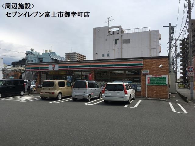 コンビニ　セブンイレブン（コンビニ）まで613m