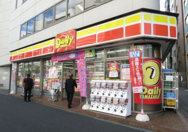 コンビニ　デイリーヤマザキ 岩本町3丁目店（コンビニ）まで159m