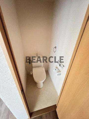 トイレ　落ち着いた色調のトイレです