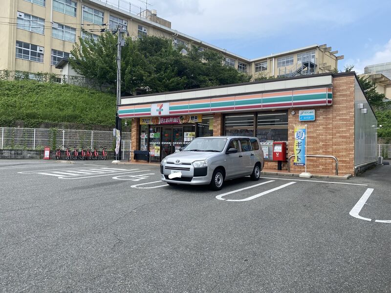 コンビニ　セブンイレブン福岡八田2丁目店（コンビニ）まで421m