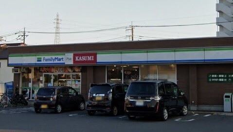 コンビニ　ファミリーマートプラス上青木店（コンビニ）まで702m