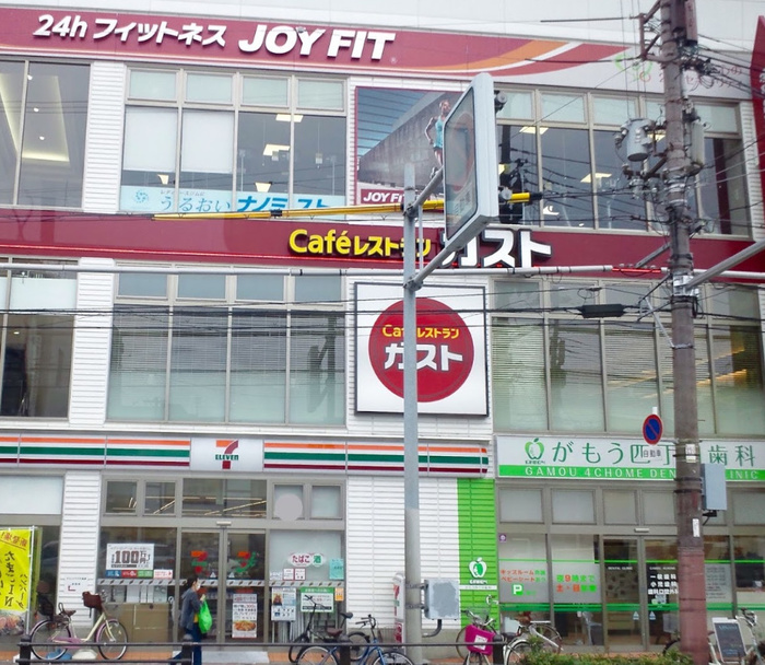 コンビニ　セブンイレブン（コンビニ）まで384m