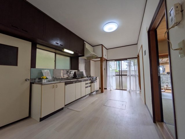 キッチン　横長のキッチンで料理も楽々です。