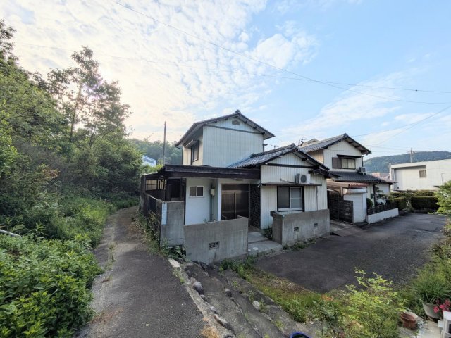眺望　家の隣はゴルフ場で、静かで緑豊かな環境です。