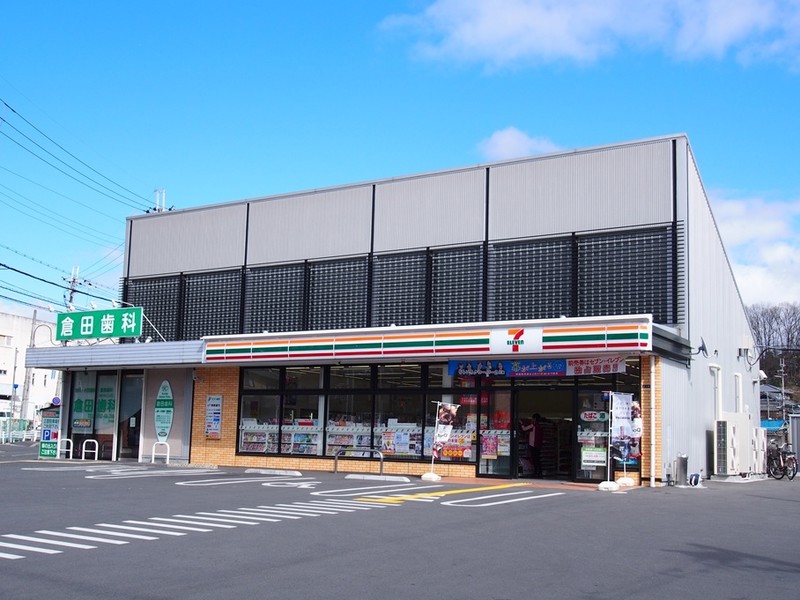 コンビニ　セブンイレブン奈良三碓2丁目店（コンビニ）まで525m
