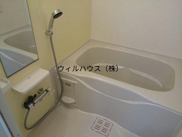 バス・シャワールーム　浴室乾燥機、追い焚き機能付きバス！