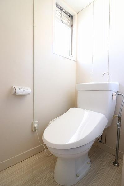 トイレ　トイレは明るい空間です