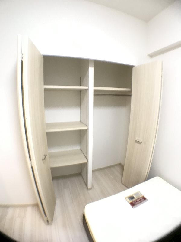 収納　※奇数階はダークブラウンの建具となります※