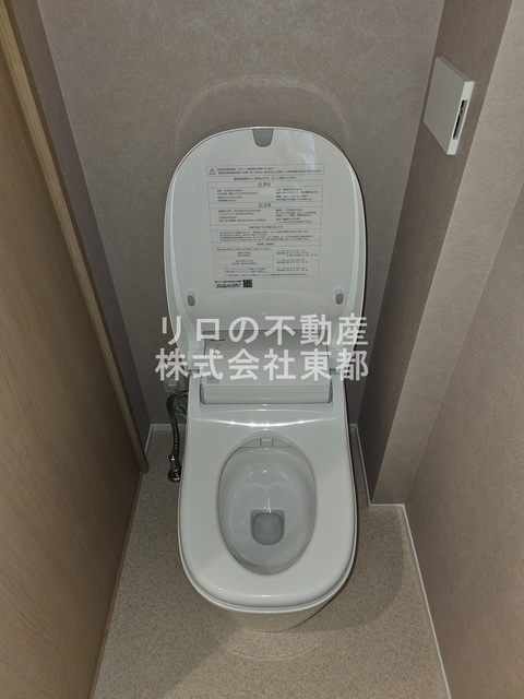 トイレ　白基調で清潔感のあるトイレです♪