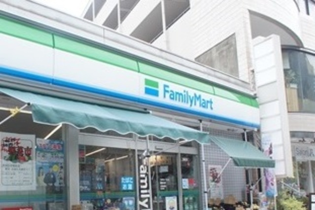 コンビニ　ファミリーマートサンズ経堂すずらん通り店（コンビニ）まで585m