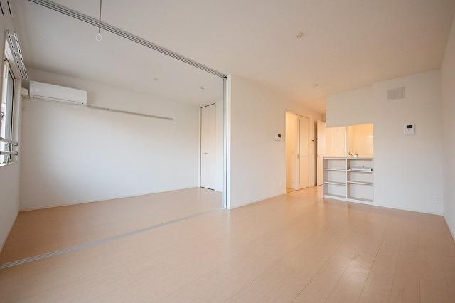 その他部屋・スペース　★12帖のリビング・隣の洋室と合わせて広く使えるお部屋です★