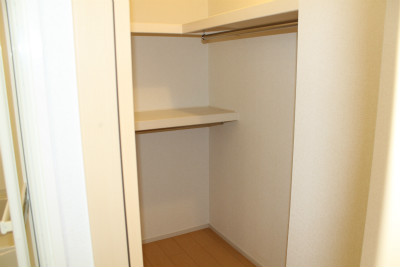 収納　大人気設備のウォークインクローゼット　衣類や小物など大量収納