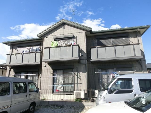 建物外観　駐車場が前なので日当り良好