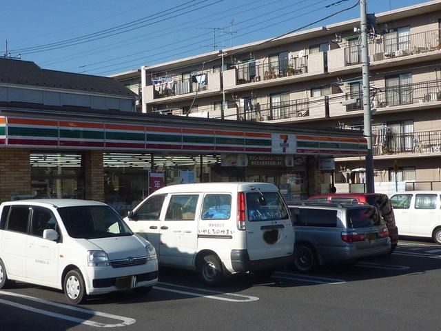 コンビニ　セブンイレブン（コンビニ）まで240m