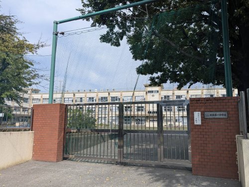 小学校　足立区立鹿浜第一小学校（小学校）まで225m