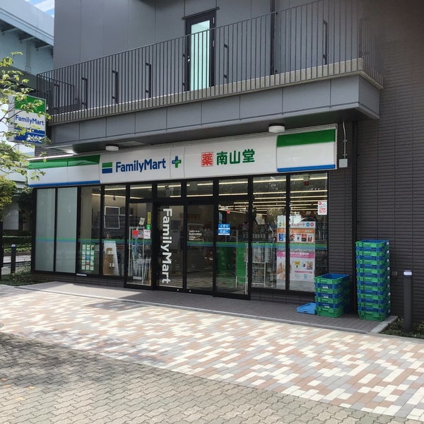 コンビニ　ファミリーマート 南山堂竹芝駅前店（コンビニ）まで108m