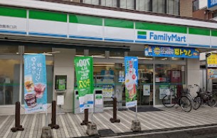 コンビニ　ファミリーマート 向ケ丘遊園南口店（コンビニ）まで599m