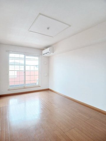 居室・リビング　こちらの居間で趣味の時間をお楽しみください