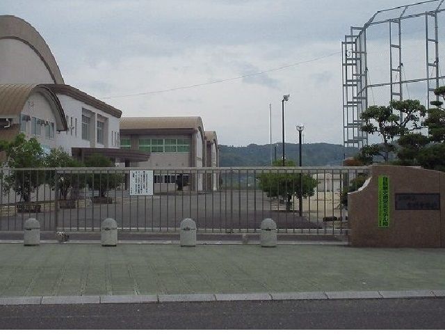 中学校　有明中学校（中学校）まで1300m