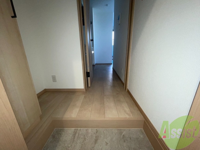 玄関　玄関から見たお部屋がこのような感じになっております。