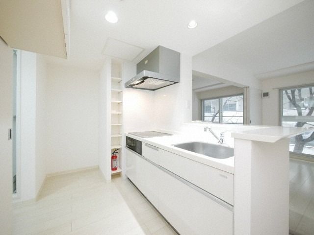 キッチン　同物件・別部屋の写真です