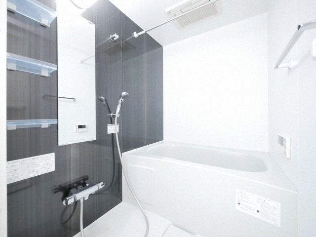 バス・シャワールーム　同物件・別部屋の写真です