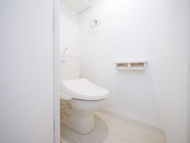 トイレ　同物件・別部屋の写真です