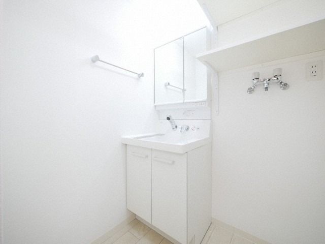 洗面設備　同物件・別部屋の写真です