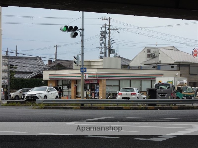 コンビニ　セブンイレブン（コンビニ）まで566m