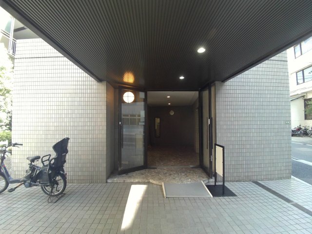 エントランス　【ランテルナ小石川】