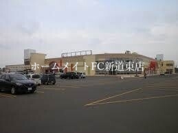 ショッピングセンター　MEGAドン・キホーテ新川店（ショッピングセンター）まで1602m