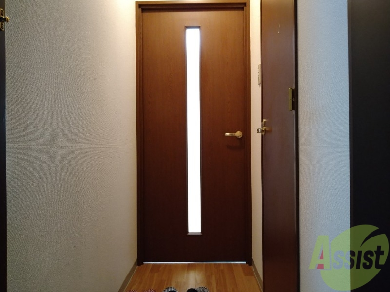玄関　玄関の様子です。明るい印象ですね。気分もあがりそう。