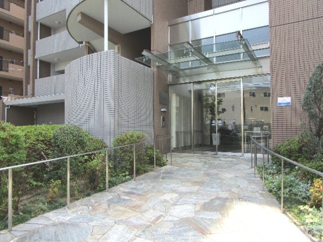 エントランス　お帰りなさいませ。