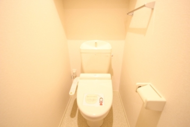 トイレ　参考写真（同物件別部屋です）