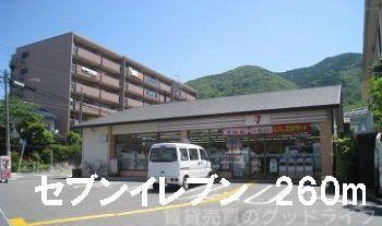 コンビニ　コンビニ（コンビニ）まで260m
