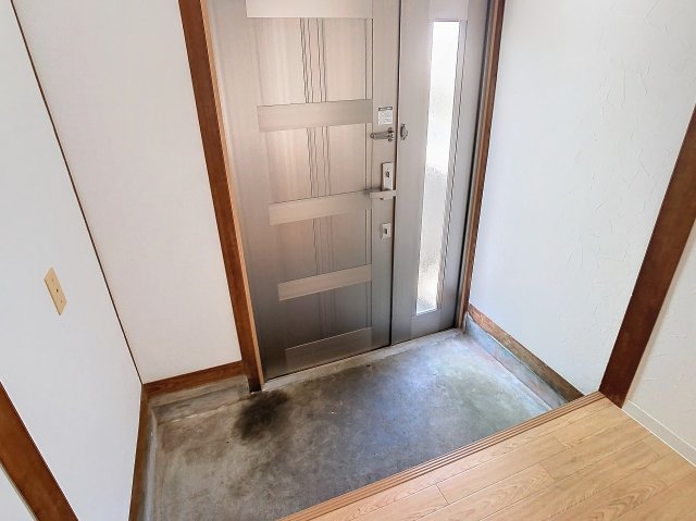 玄関　現況を優先します。（撮影時期：2024年5月）