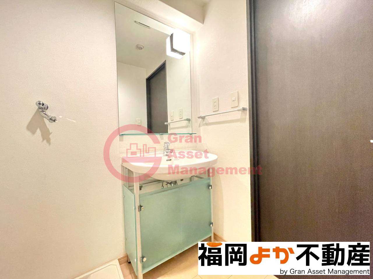 洗面設備　独立洗面台あり、毎朝おしゃれに忙しい女性の方におすすめです