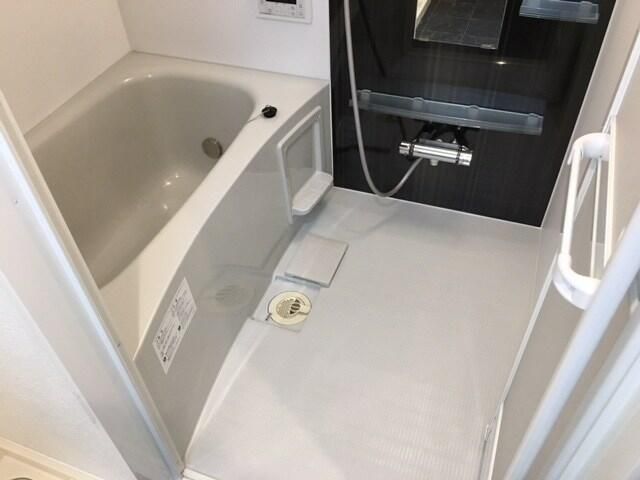 バス・シャワールーム　コンパクトで使いやすいお風呂です