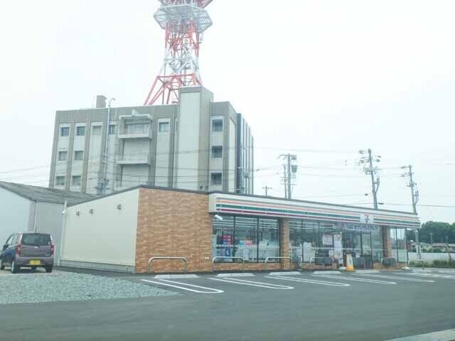 コンビニ　セブンイレブン 松阪荒木町店（コンビニ）まで305m