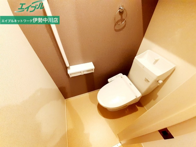 トイレ　同型参考写真です