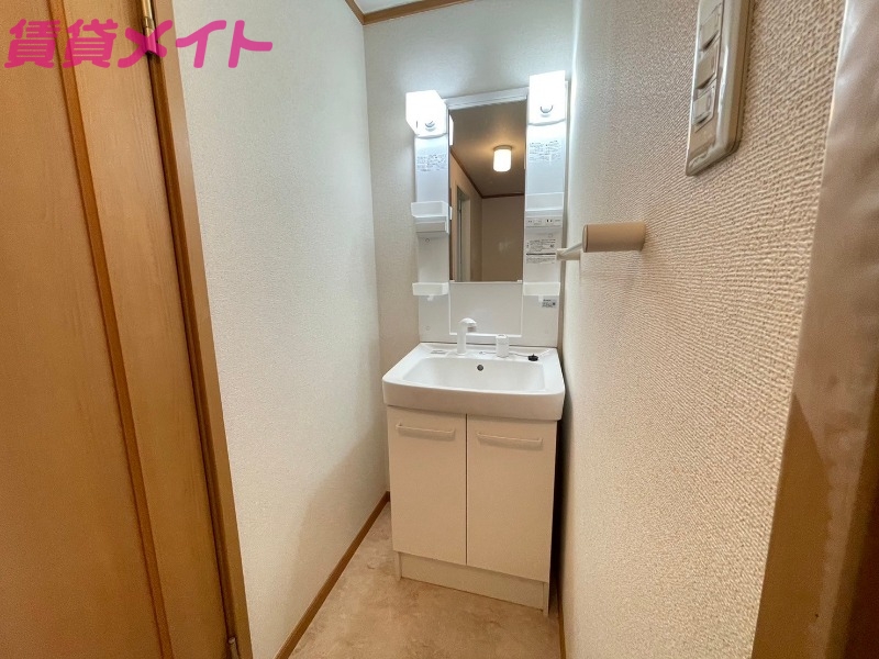 洗面設備　同物件別室反転写真