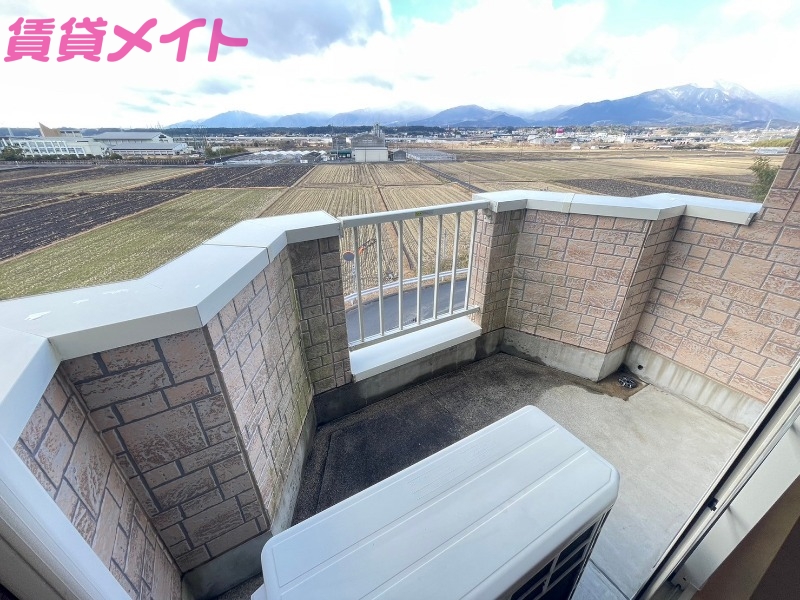 バルコニー　同物件別室反転写真