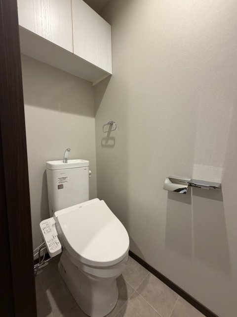 トイレ　※同型タイプの参考写真となります。