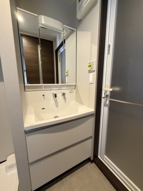洗面設備　※同型タイプの参考写真となります。