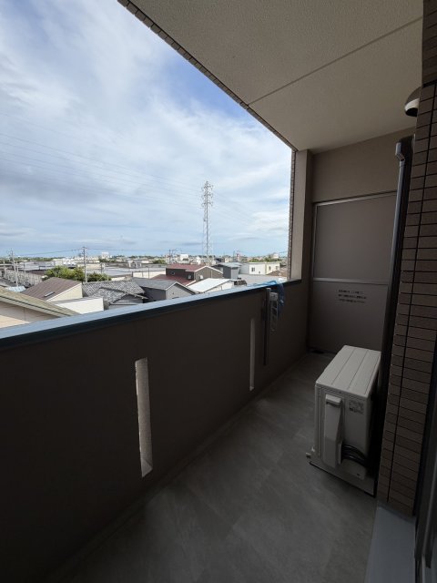 バルコニー　※同型タイプの参考写真となります。