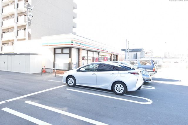 飲食店　セブンイレブン福岡今宿東1丁目店（飲食店）まで270m