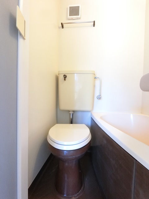 トイレ　※写真は同タイプの室内。仕様・設備は現況優先です※